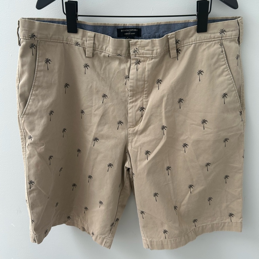 Banana Republic Flat Front Khaki Palm Tree & Sail Boat Shorts(2 pieces)